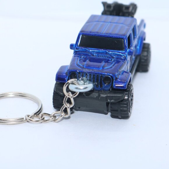 Hot Wheels 2020 blue Jeep Gladiator custom keychain - Picture 4 of 4